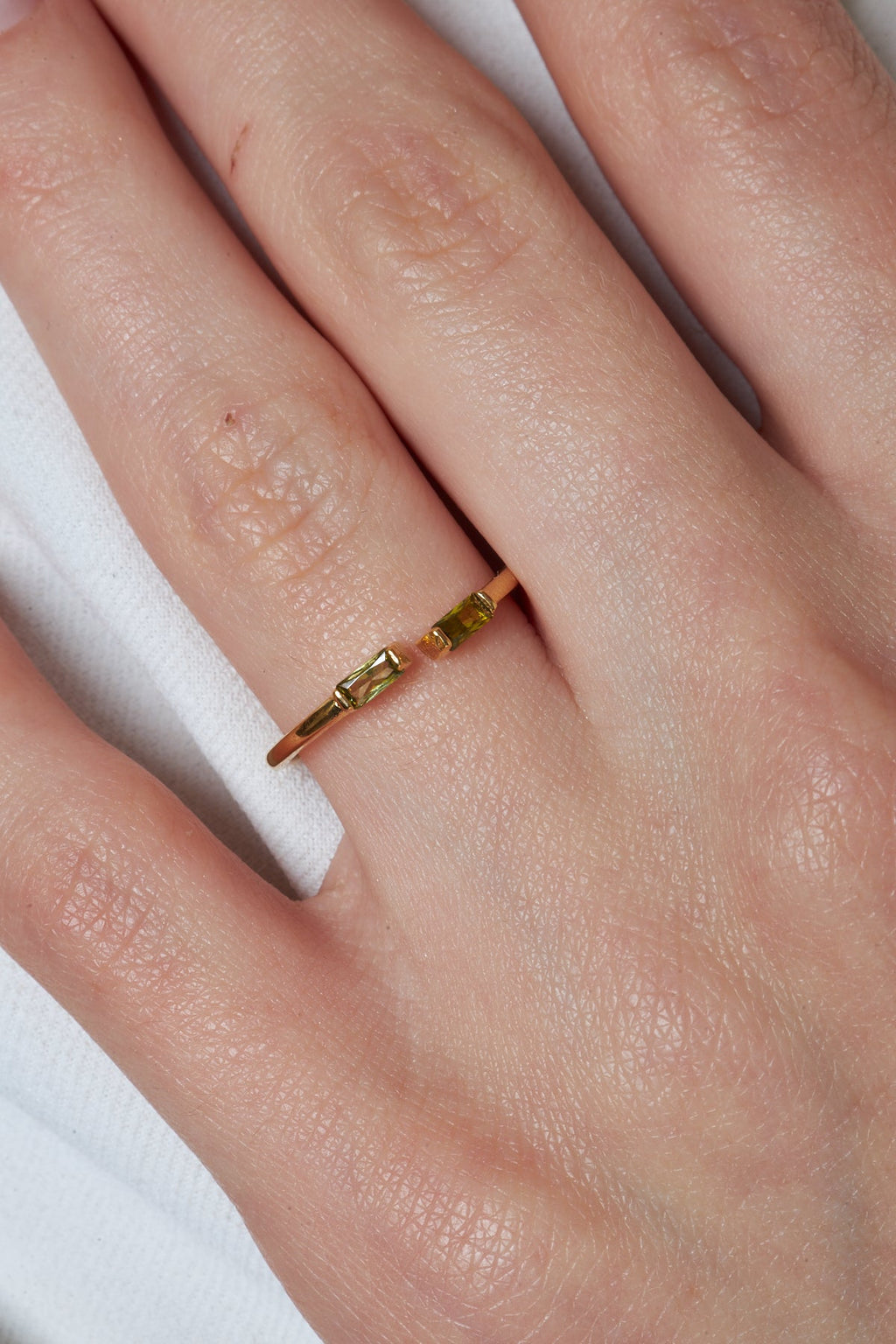 Peridot Taşlı Baget Yüzük - 925 GÜMÜŞ