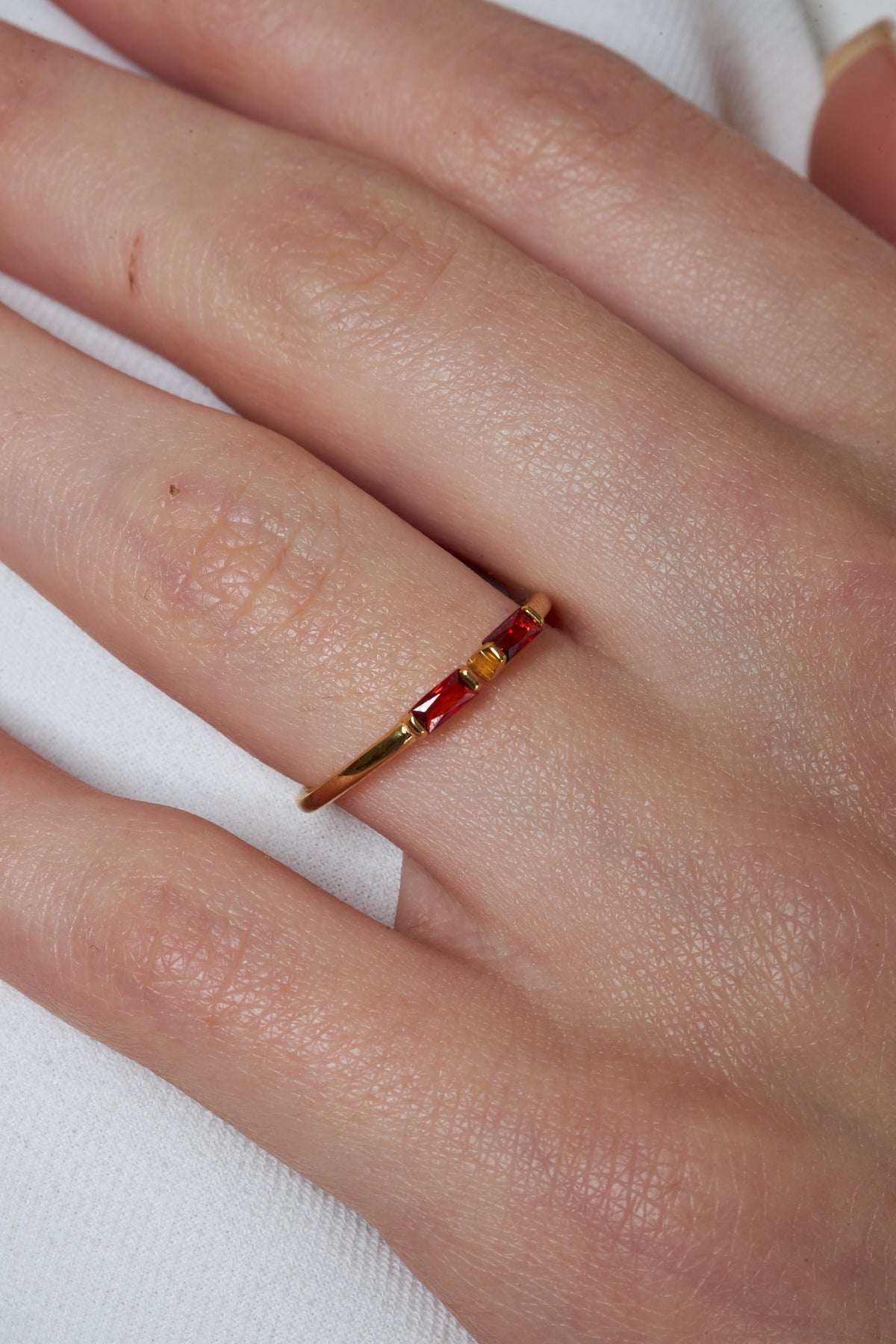 Kırmızı Taşlı Baget Yüzük - 925 GÜMÜŞ