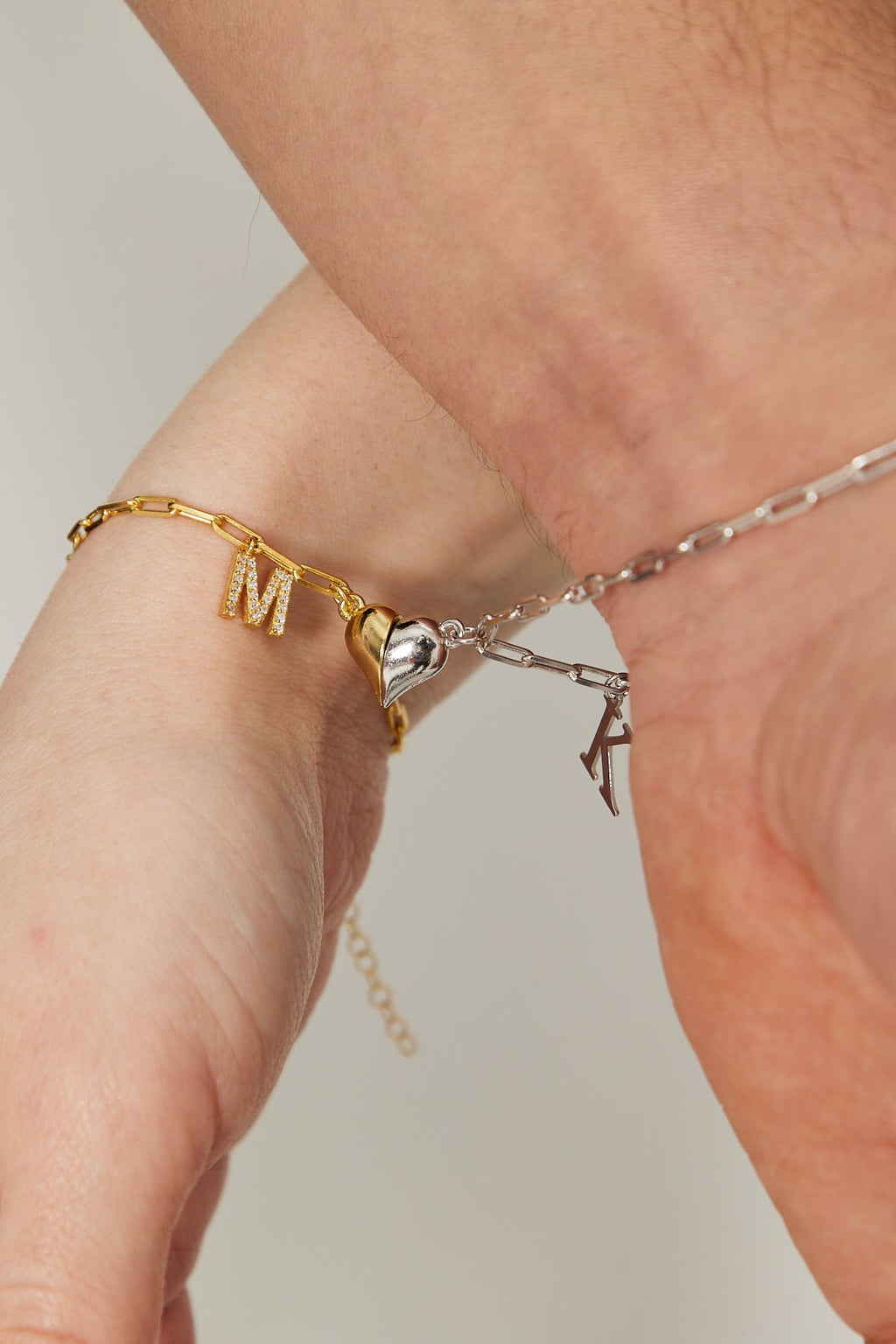 Mıknatıslı Kalp Harfli Çift Bilekliği - 925 GÜMÜŞ