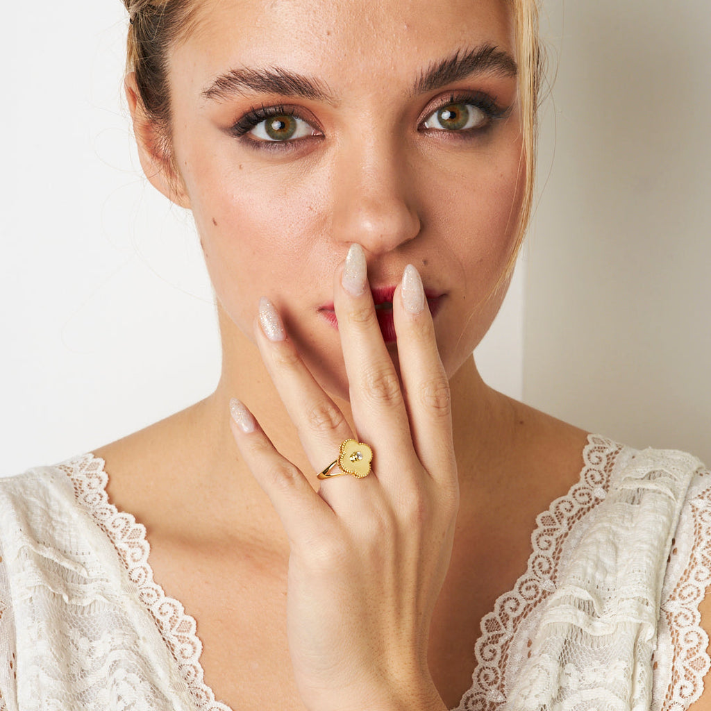 Tek Taşlı Büyük Yonca Yüzük - 925 GÜMÜŞ