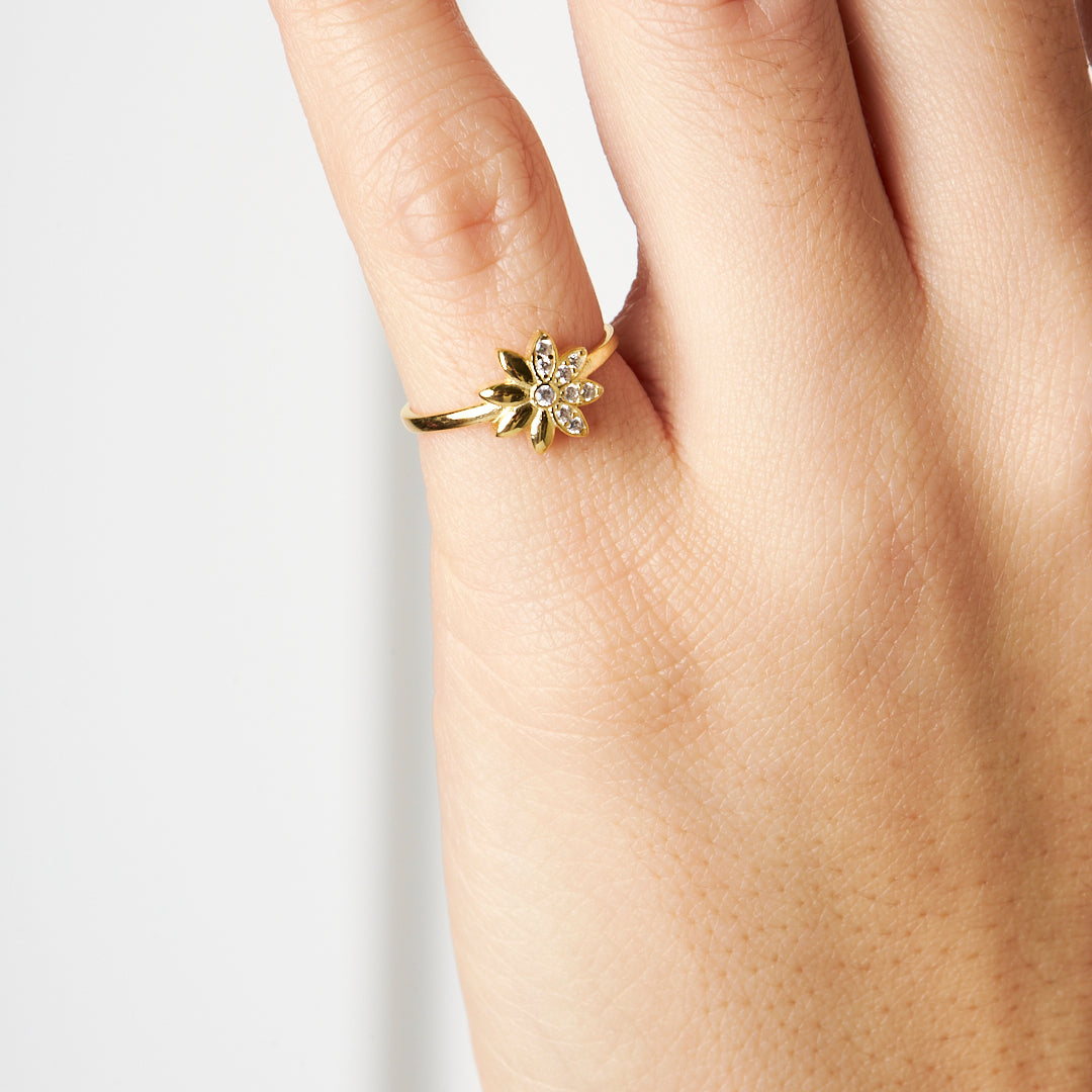 Papatya Taşlı Yüzük - 925 GÜMÜŞ