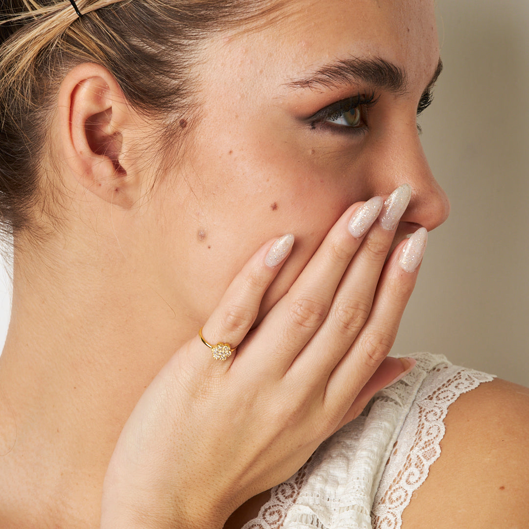 Çiçek Motifli Taşlı Yüzük - 925 GÜMÜŞ