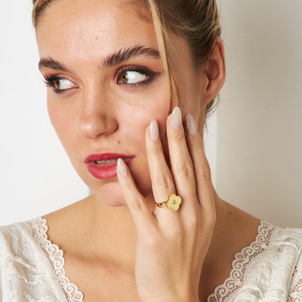 Tek Taşlı Büyük Yonca Yüzük - 925 GÜMÜŞ