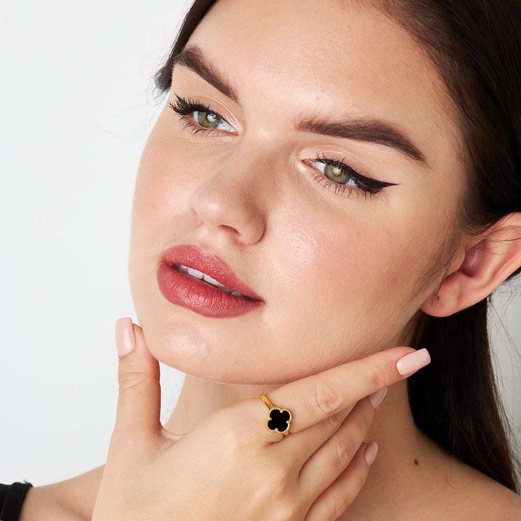 Siyah Taşlı Yonca Yüzük - 925 GÜMÜŞ