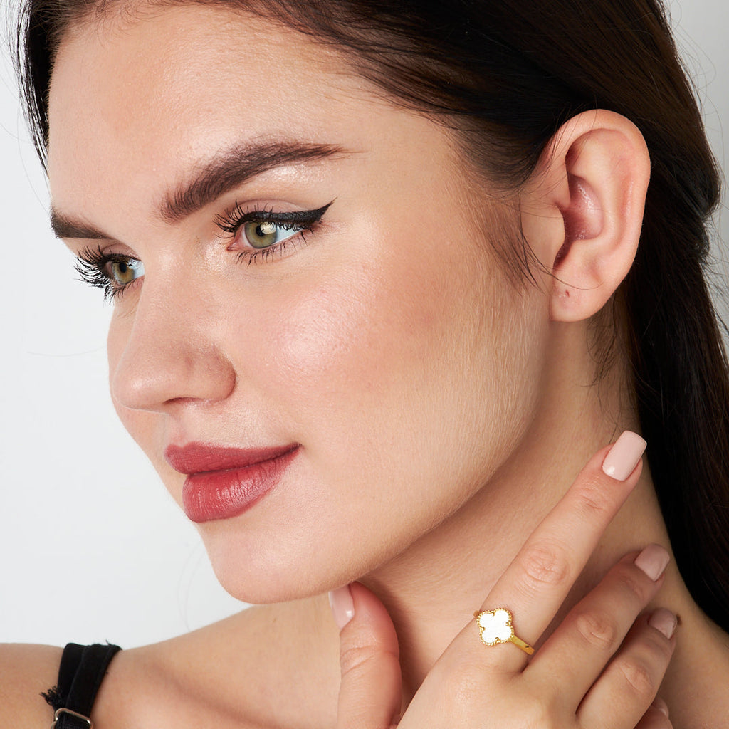 Beyaz Taşlı yonca Yüzük - 925 GÜMÜŞ