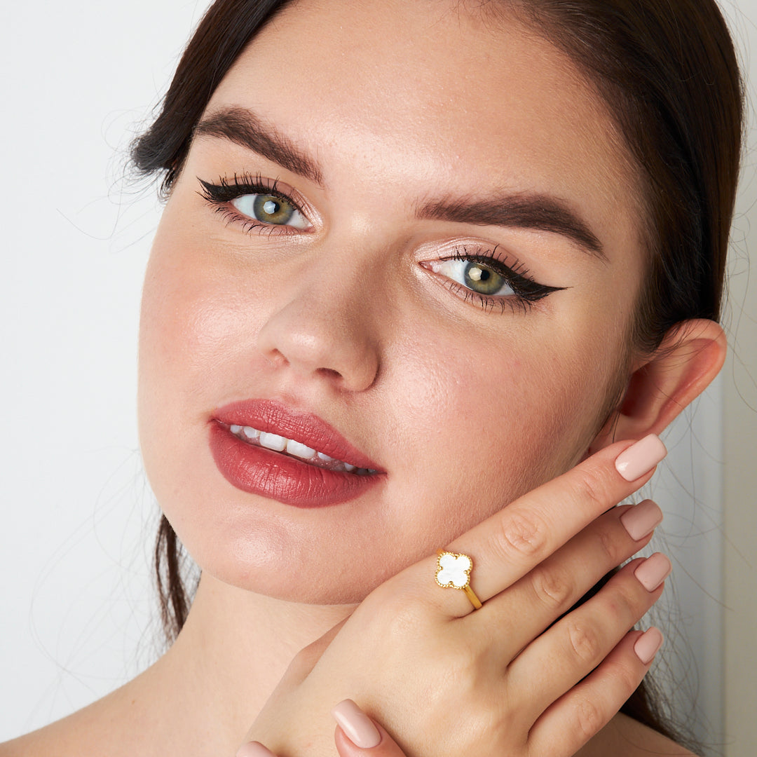 Beyaz Taşlı yonca Yüzük - 925 GÜMÜŞ