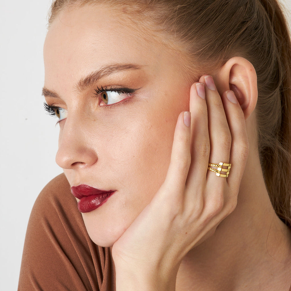 Kenarları Desenli Üç Sıralı Nervürlü Yüzük - 925 GÜMÜŞ