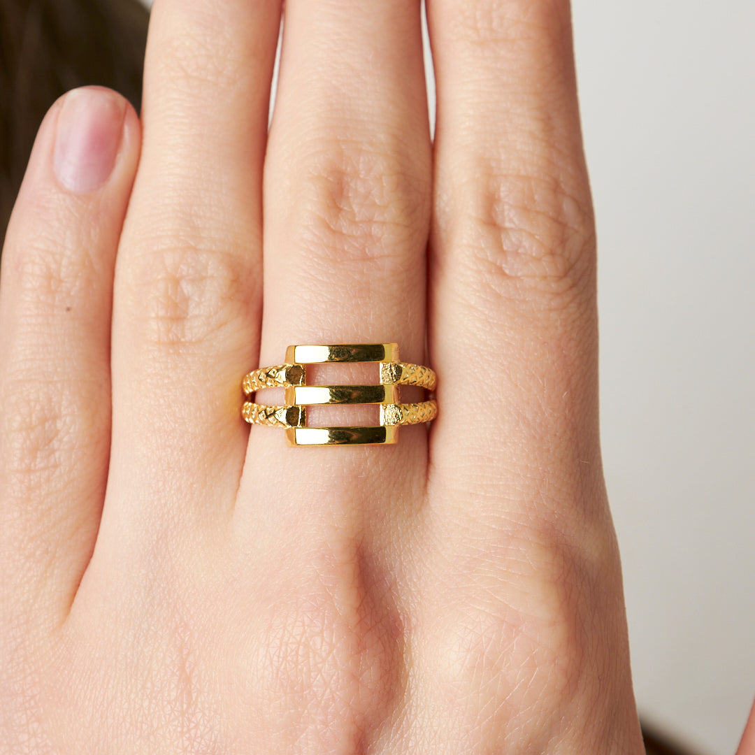 Kenarları Desenli Üç Sıralı Nervürlü Yüzük - 925 GÜMÜŞ