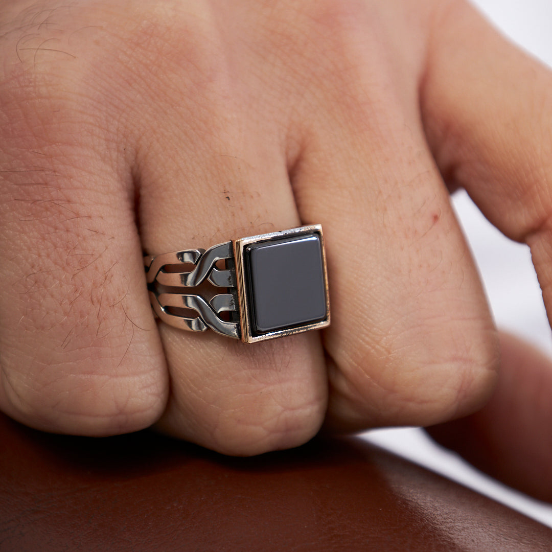 Siyah Kare Taşlı Örgü Model Yüzük - 925 GÜMÜŞ