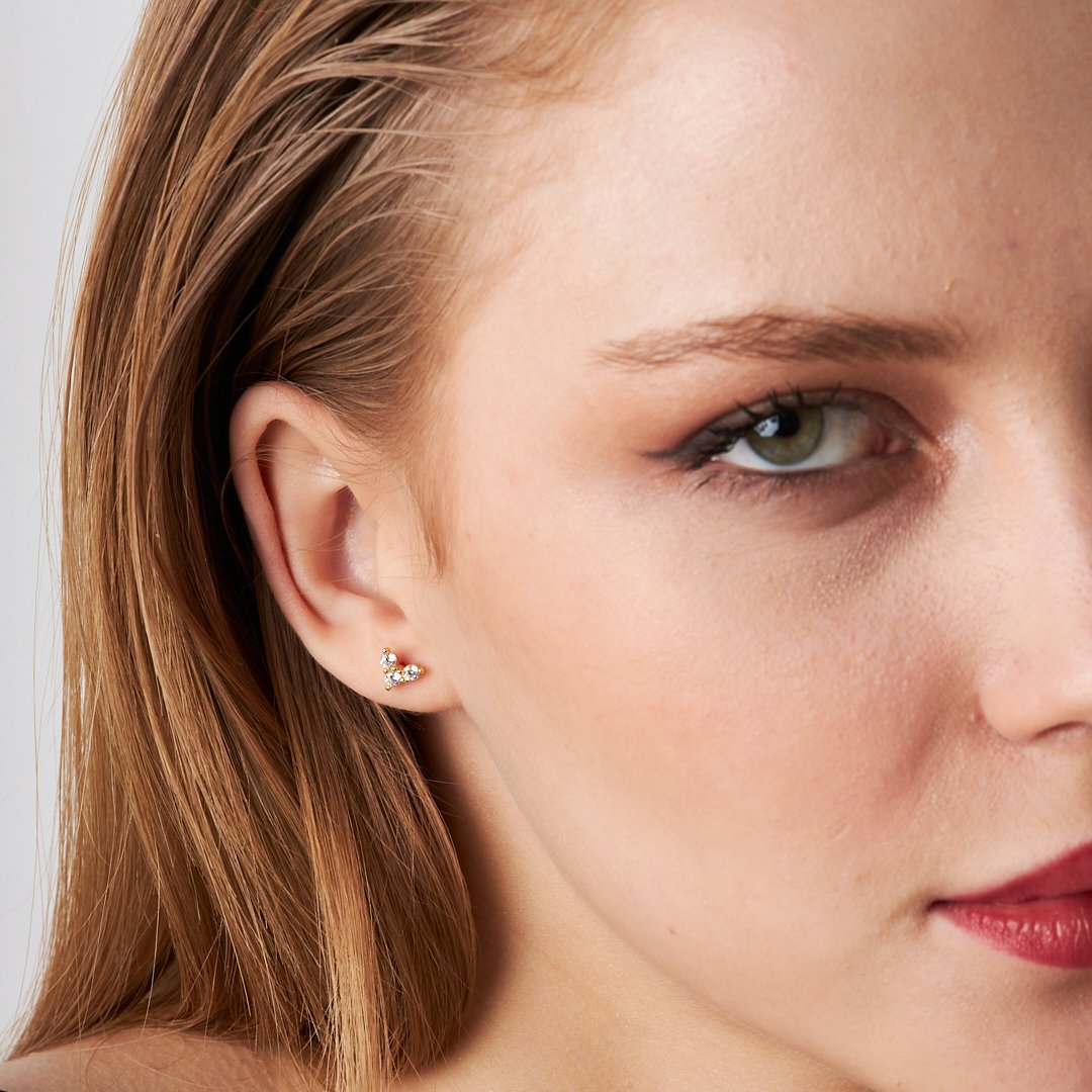 Sıra Taşlı Kalp Modeli Piercing - 925 GÜMÜŞ