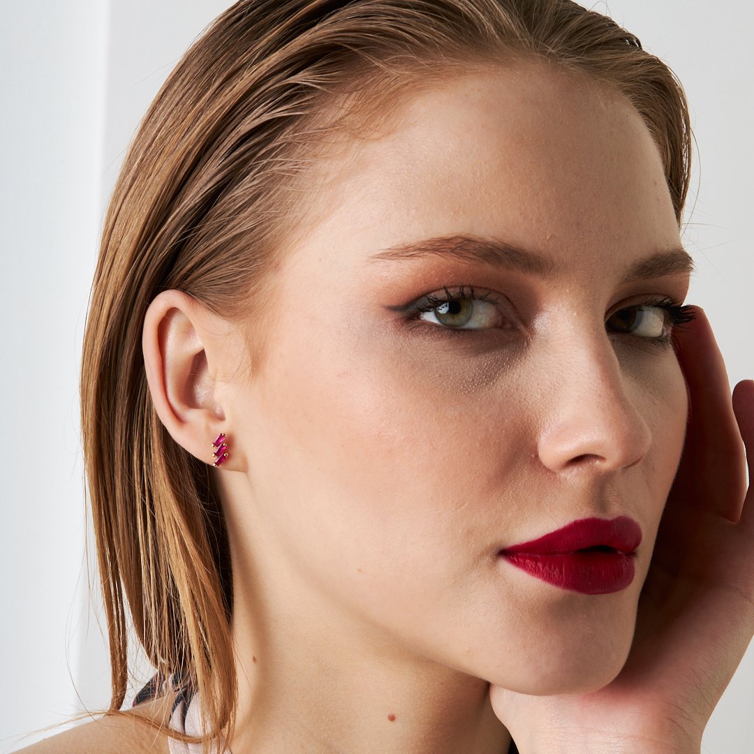 Kırmızı Baget Taşlı Piercing - 925 GÜMÜŞ