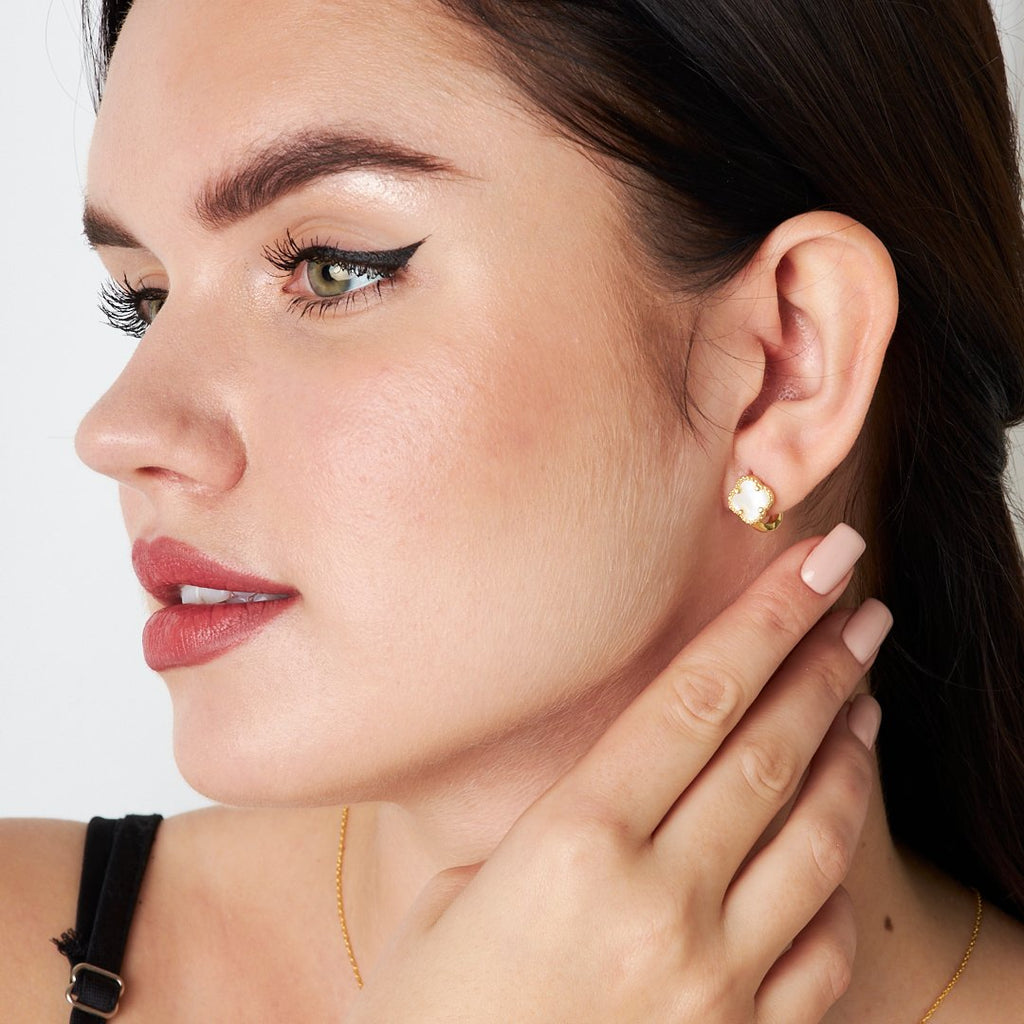 Beyaz Taşlı Yonca Yaprağı Küpe - 925 GÜMÜŞ