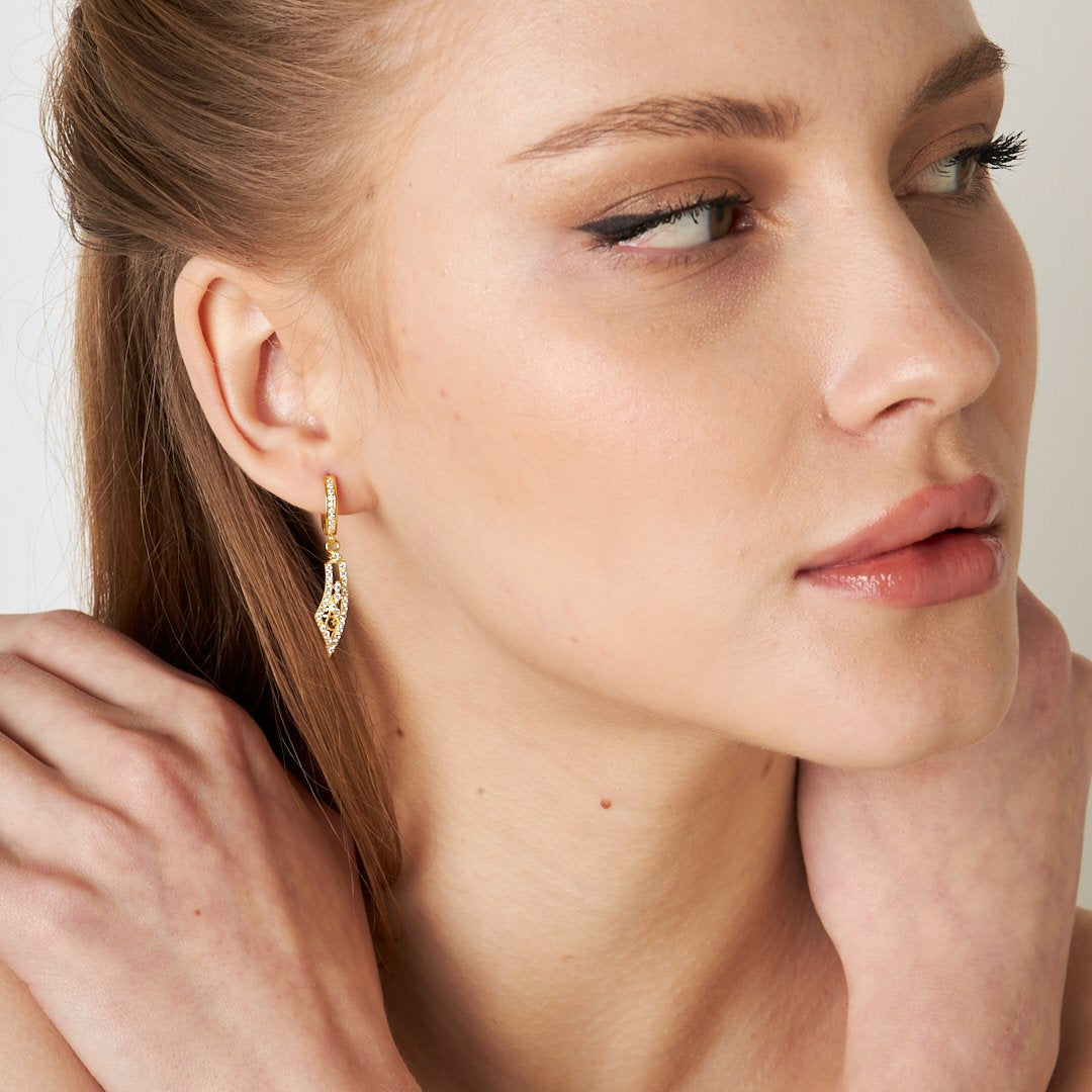 Tüy Modeli Taşlı Küpe - 925 GÜMÜŞ