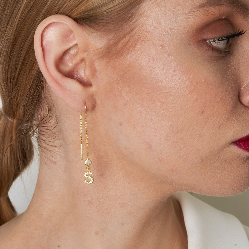 Zirkon Taşlı Sallantılı Harf Küpe - 925 GÜMÜŞ