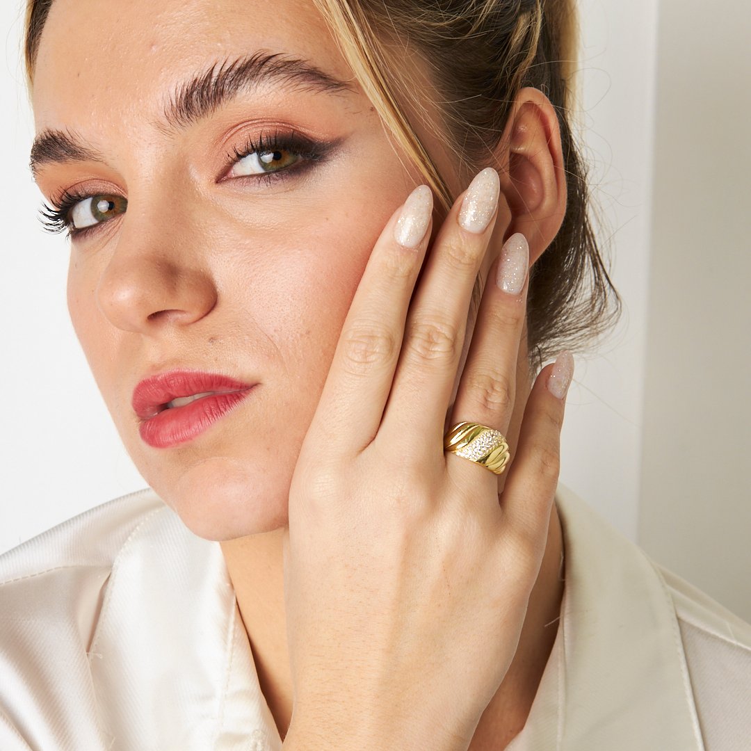 Kavisli Tasarımlı Ve Taşlı Yüzük - 925 GÜMÜŞ