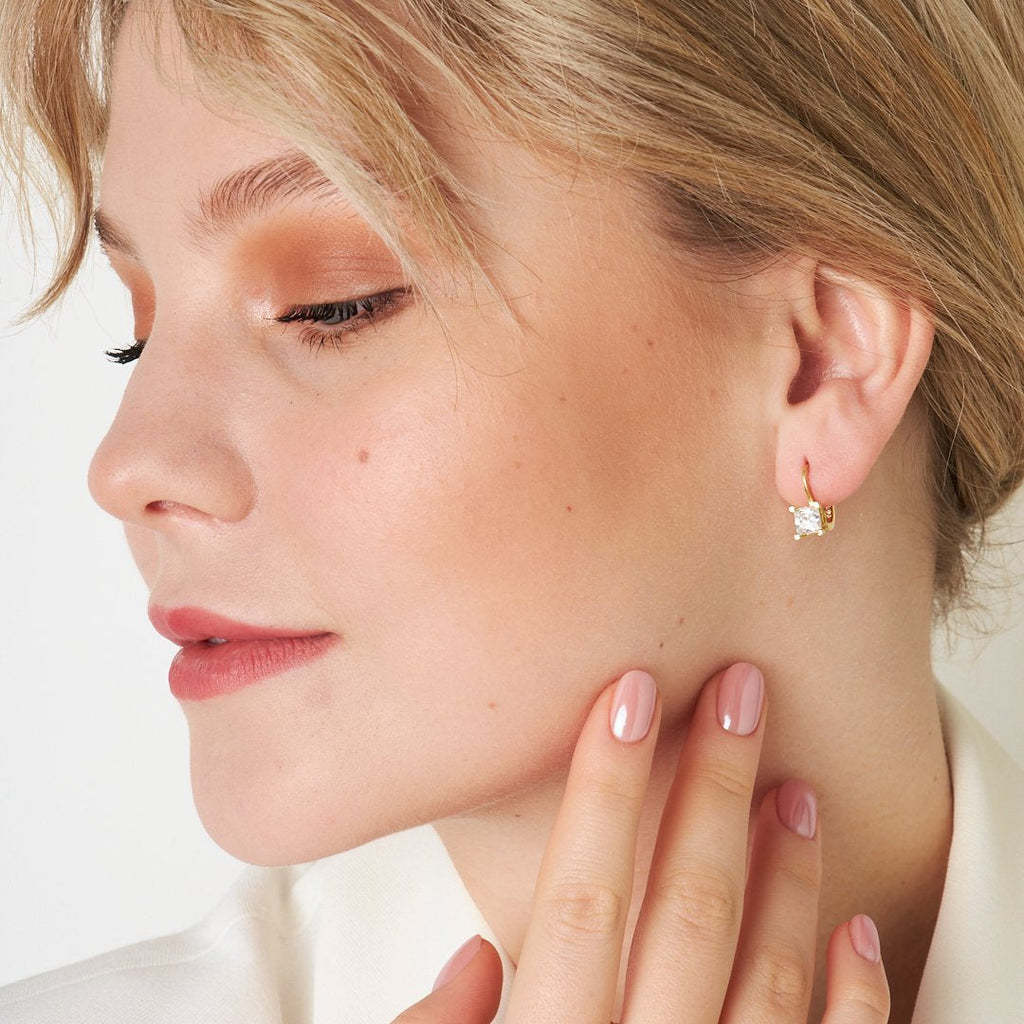 Işıltılı Tektaş Küpeler - 925 GÜMÜŞ