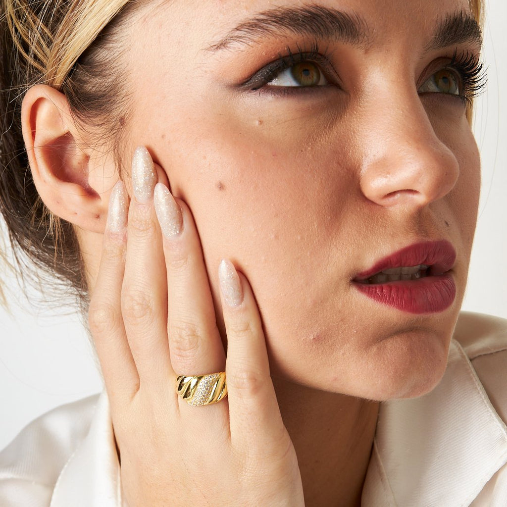 Kavisli Tasarımlı Ve Taşlı Yüzük - 925 GÜMÜŞ