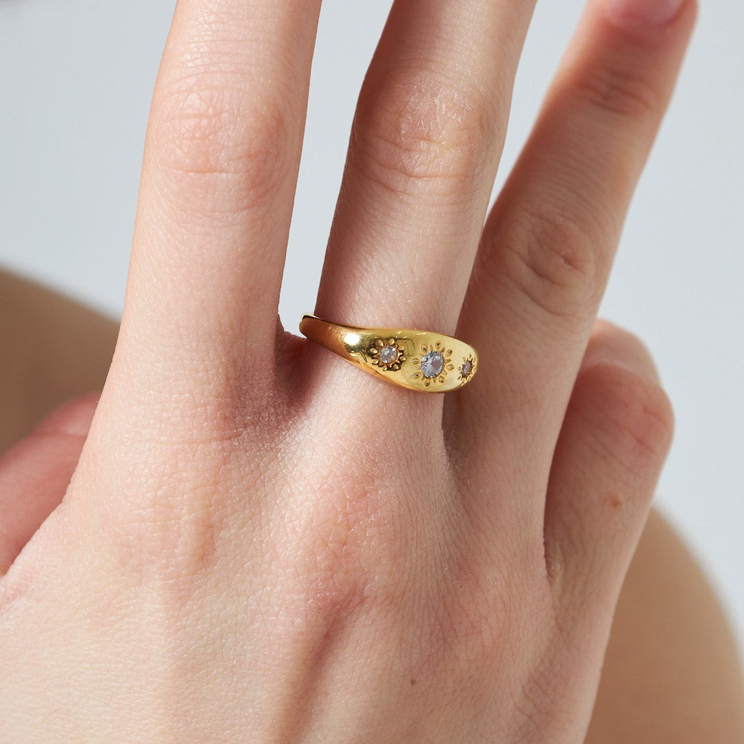 Güneş Desenli Taşlı Yüzük - 925 GÜMÜŞ