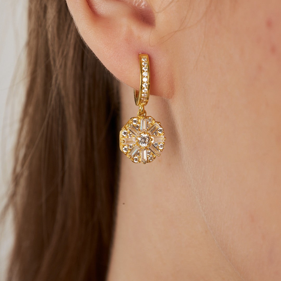 Baget Taşlı Çiçek Desenli Küpe - 925 GÜMÜŞ