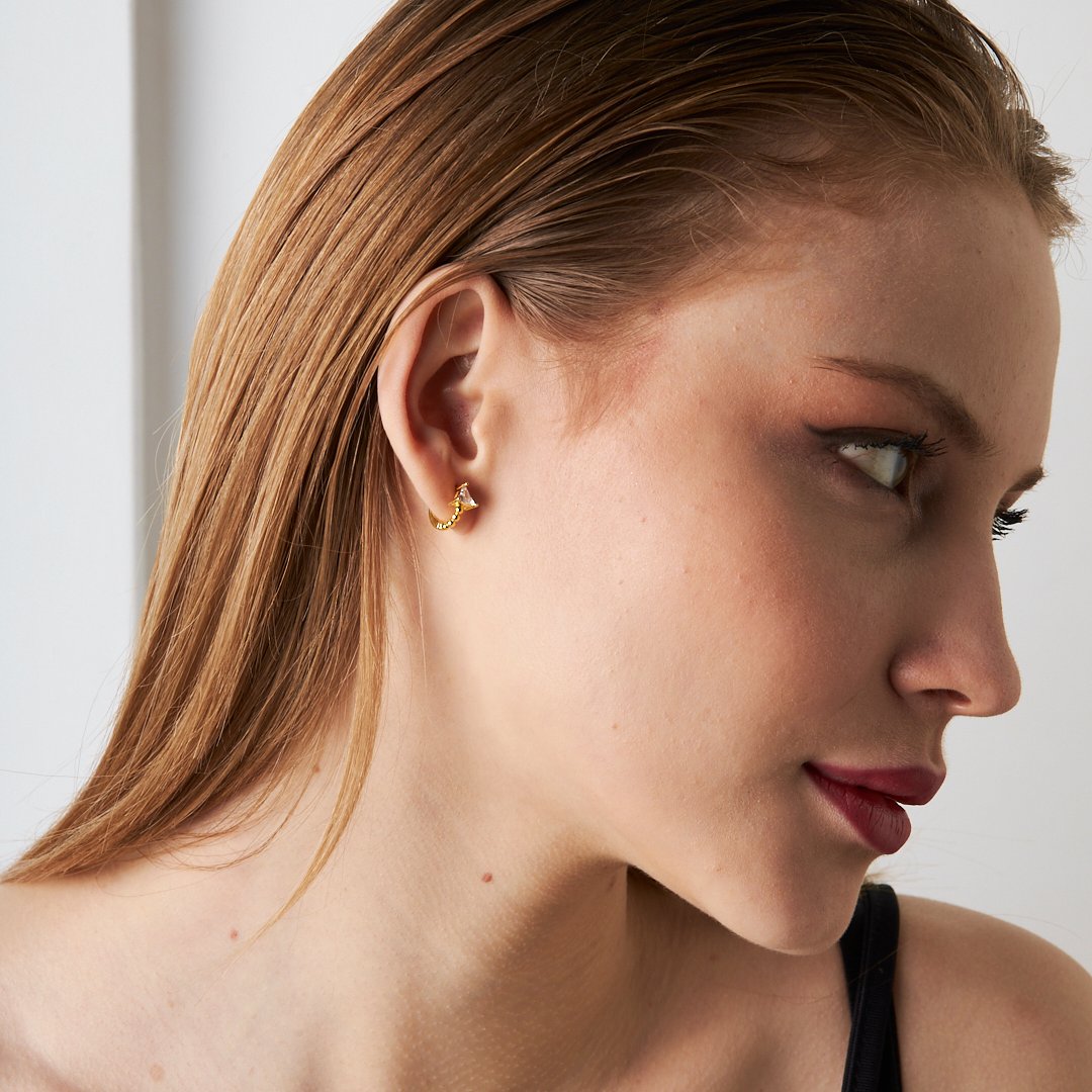 Üçgen Taşlı Oval Piercing - 925 GÜMÜŞ