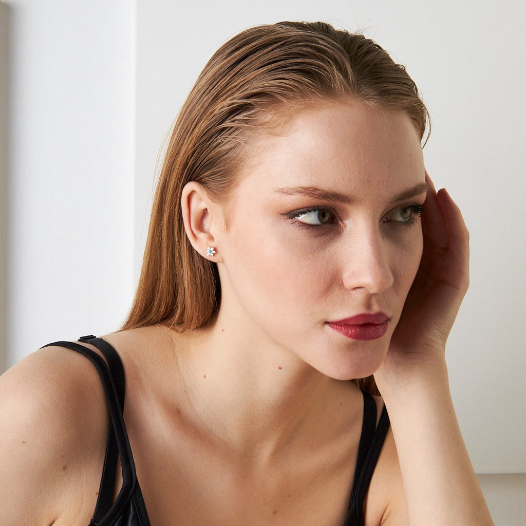 Rengarenk Taşlı Papatya Piercingi - 925 GÜMÜŞ