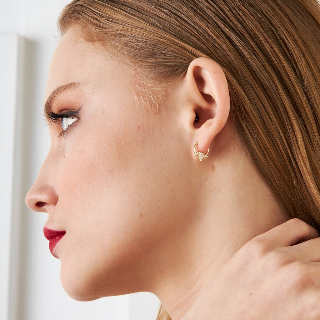 Yuvarlak taşlarla damla piercing - 925 GÜMÜŞ