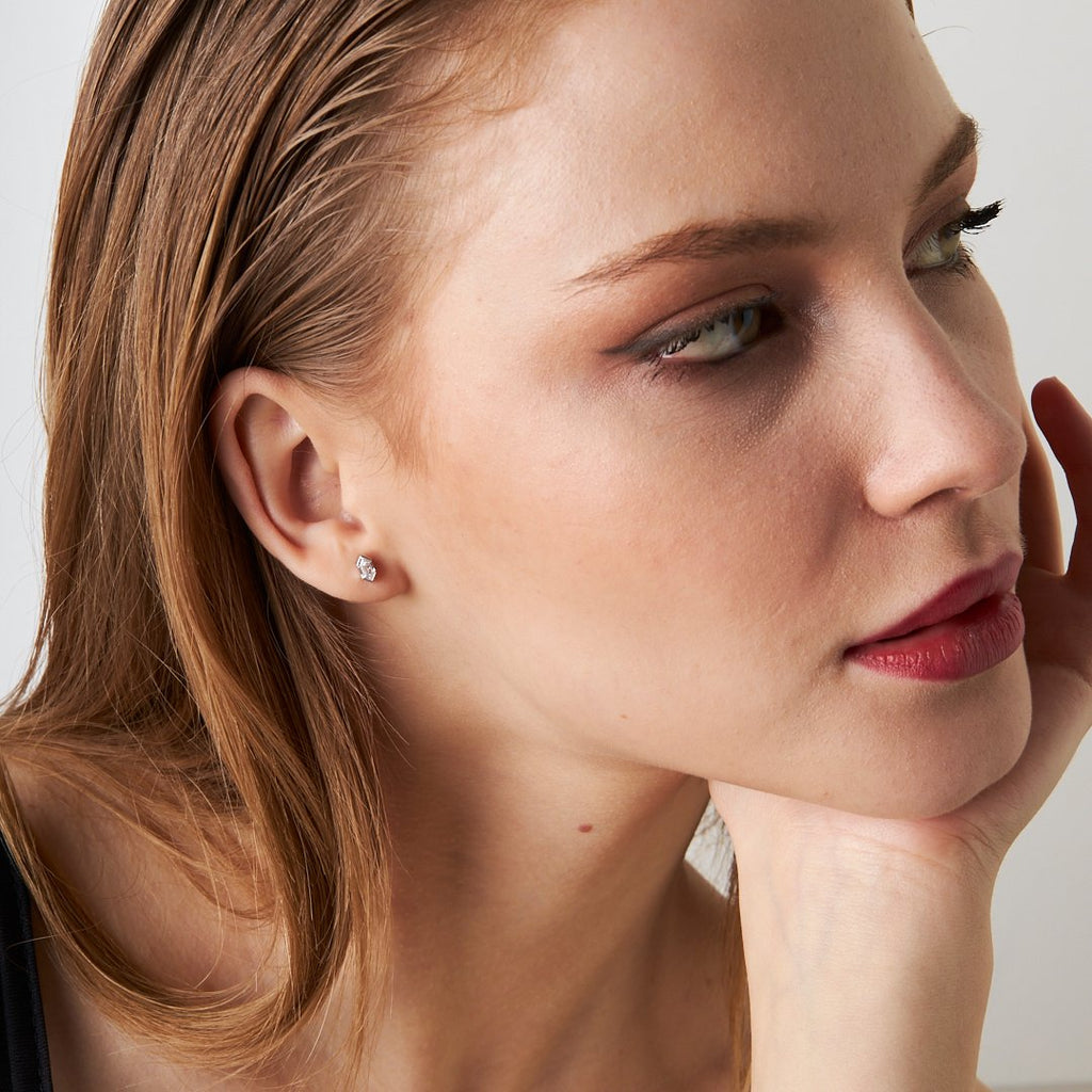 Altıgen Tek Taş Baget Piercing - 925 GÜMÜŞ