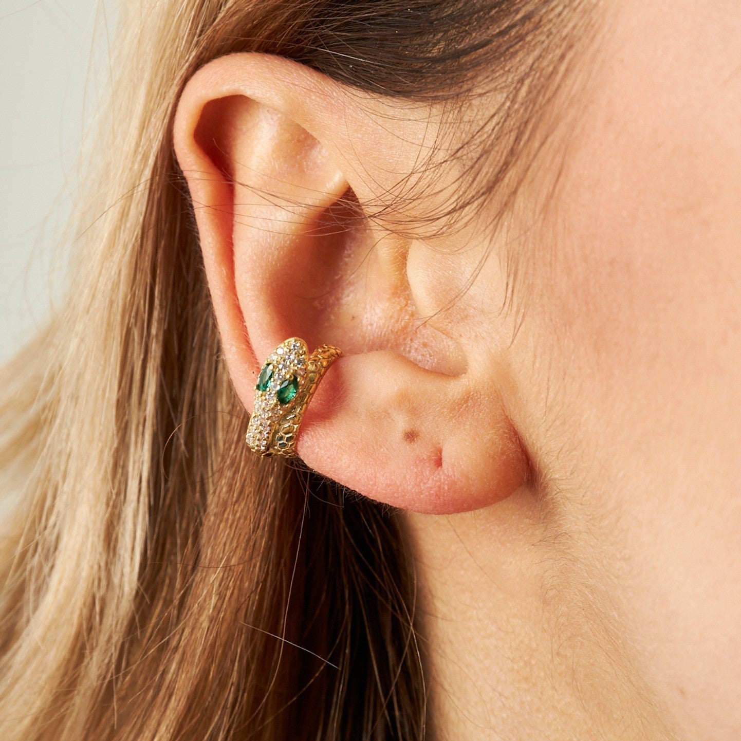 Yeşil Gözlü Yılan Kıkırdak Küpeleri - 925 GÜMÜŞ