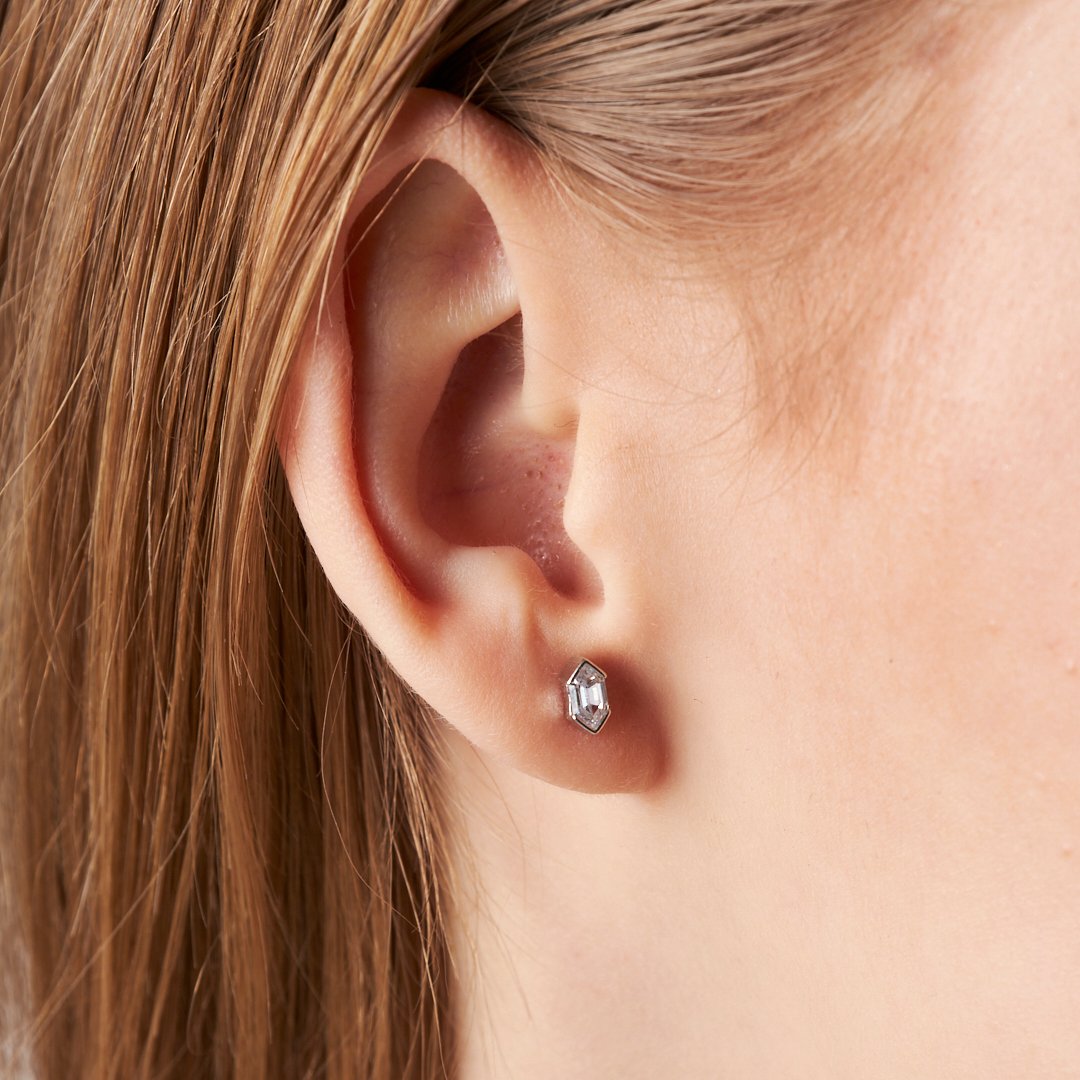 Altıgen Tek Taş Baget Piercing - 925 GÜMÜŞ