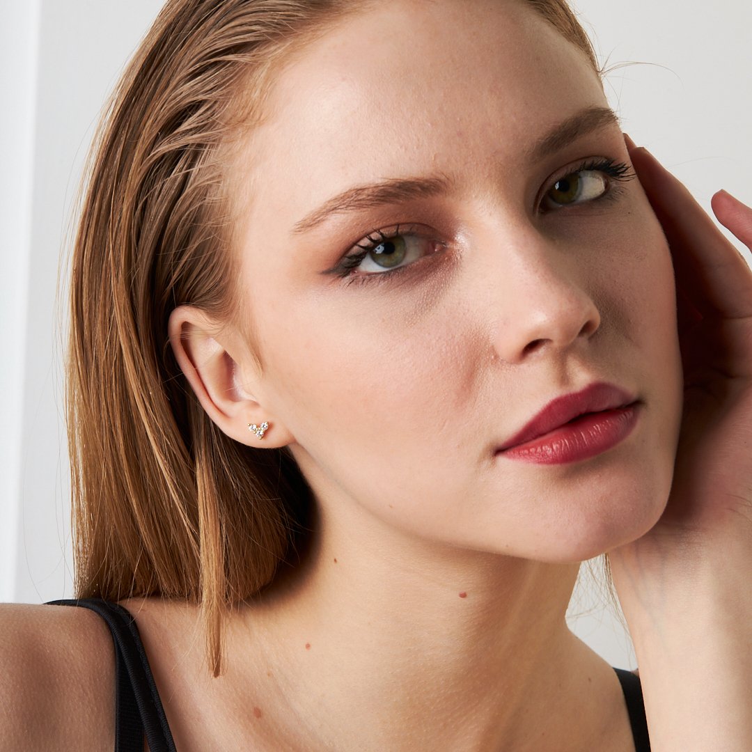 Sıra Taşlı Kalp Modeli Piercing - 925 GÜMÜŞ