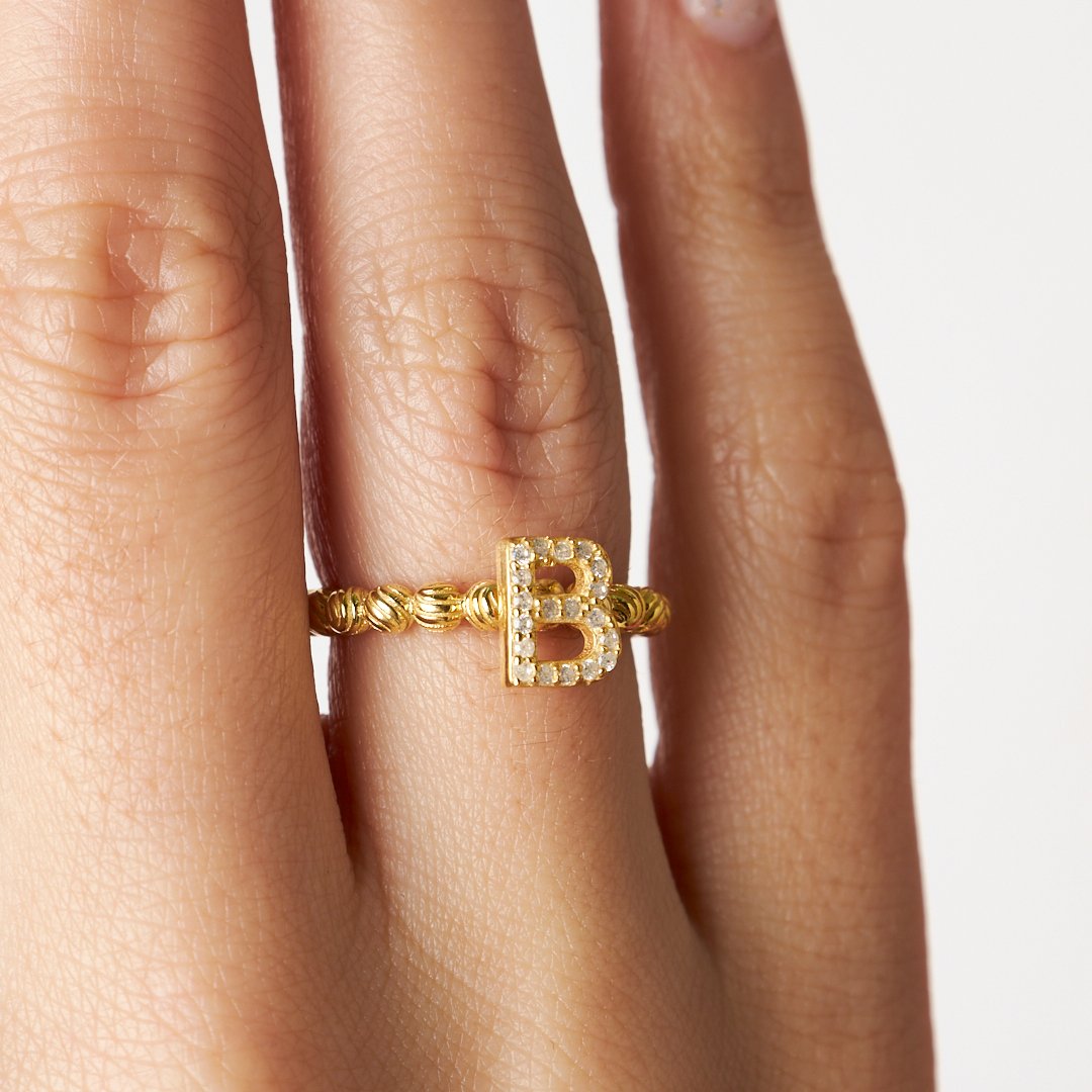 Dorica Taşlı Ve Harfli Yüzük - 925 GÜMÜŞ