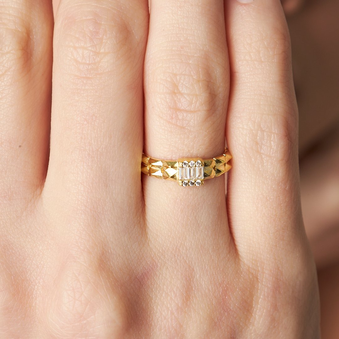 Taşlı Dalga Tasarımlı Yüzük - 925 GÜMÜŞ