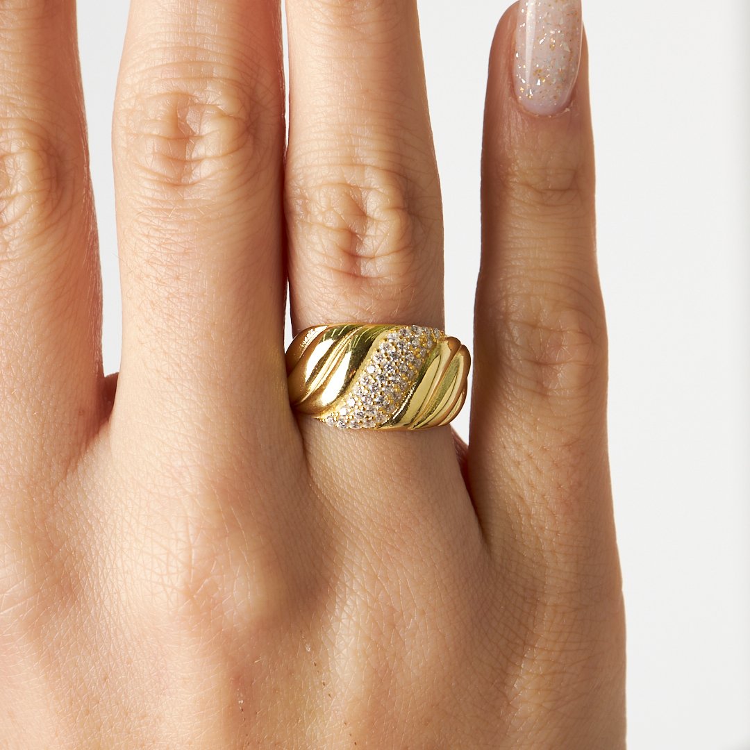 Kavisli Tasarımlı Ve Taşlı Yüzük - 925 GÜMÜŞ